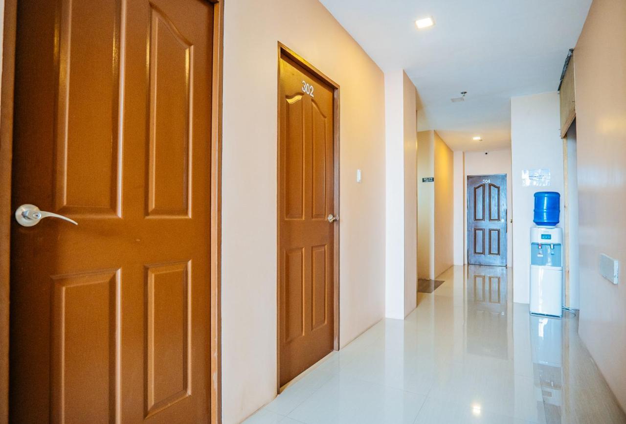 Reddoorz Plus @ Hotel Platinum Occidental Mindoro San Jose  Exterior photo