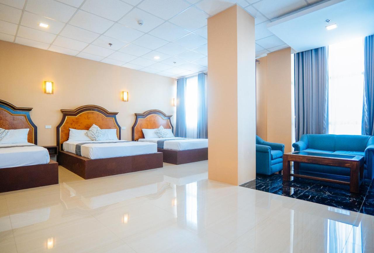 Reddoorz Plus @ Hotel Platinum Occidental Mindoro San Jose  Exterior photo