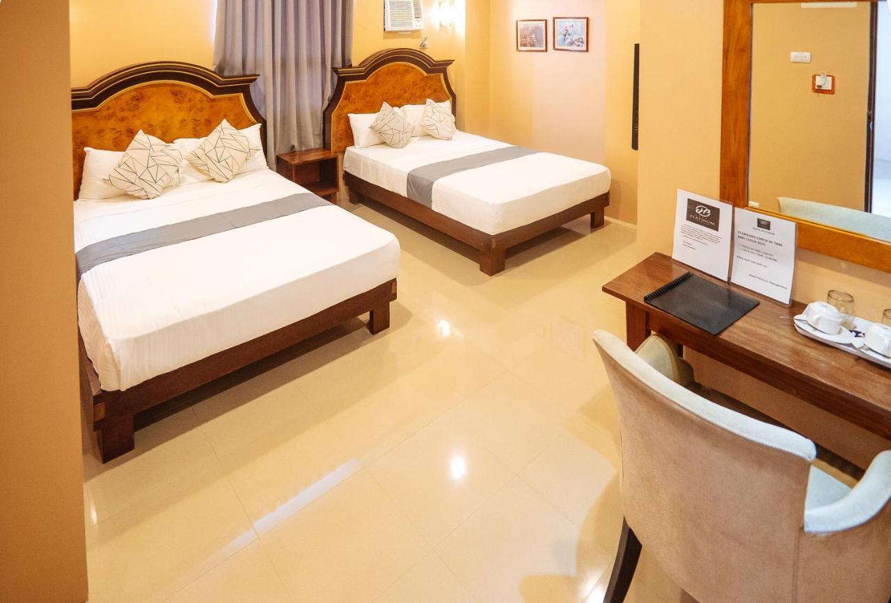 Reddoorz Plus @ Hotel Platinum Occidental Mindoro San Jose  Exterior photo