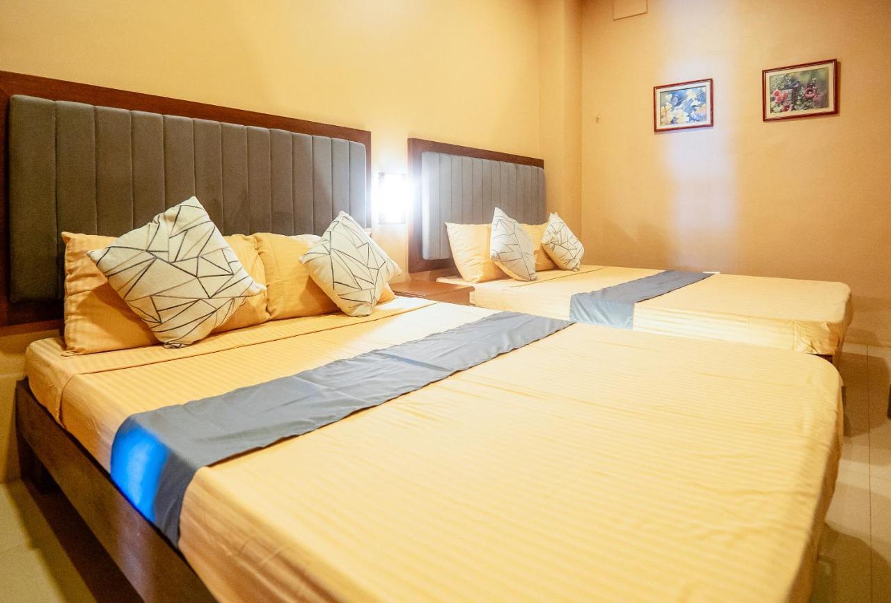 Reddoorz Plus @ Hotel Platinum Occidental Mindoro San Jose  Exterior photo